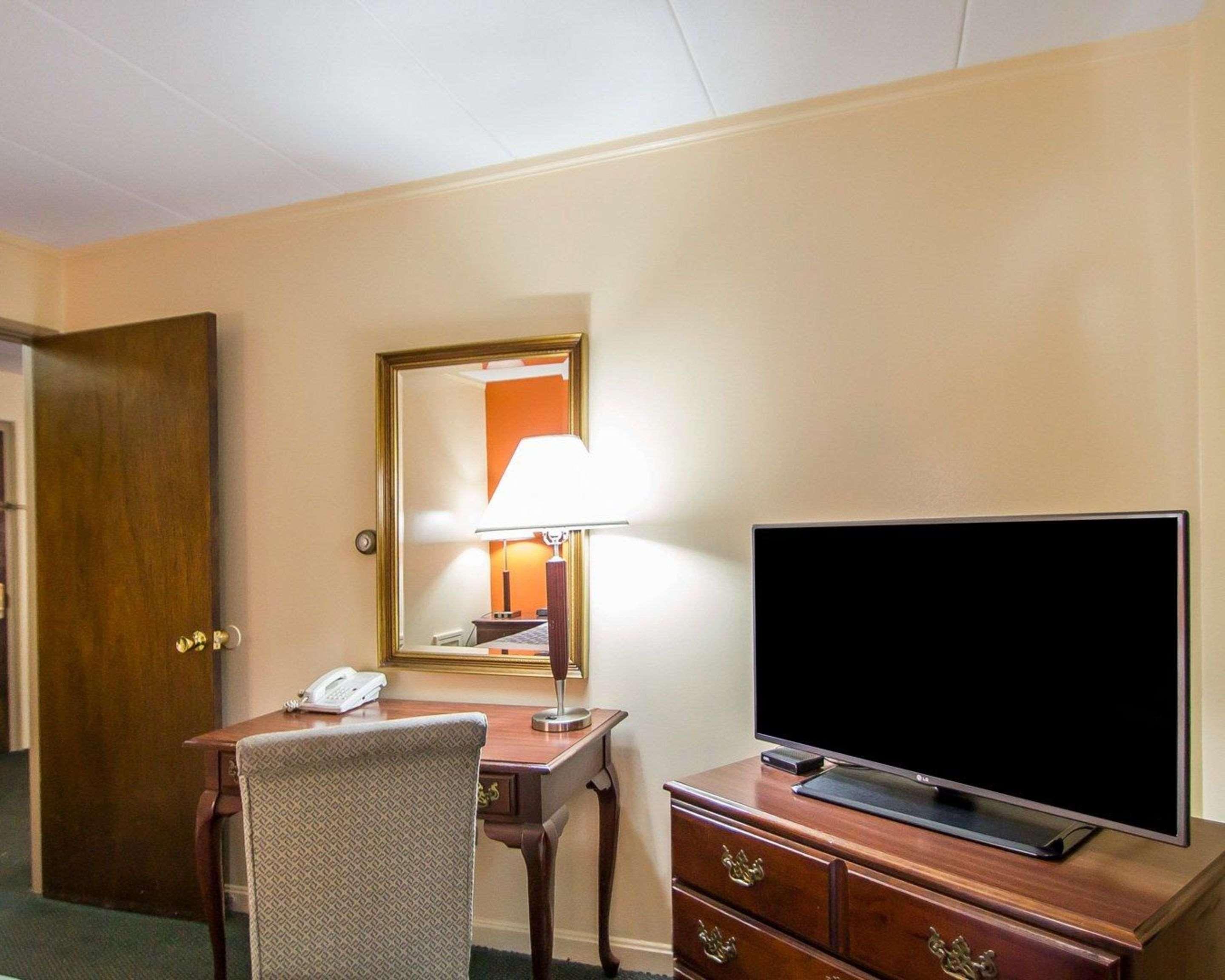 Econo Hospedaje Inn&Suites Airport Windsor Locks Exterior foto