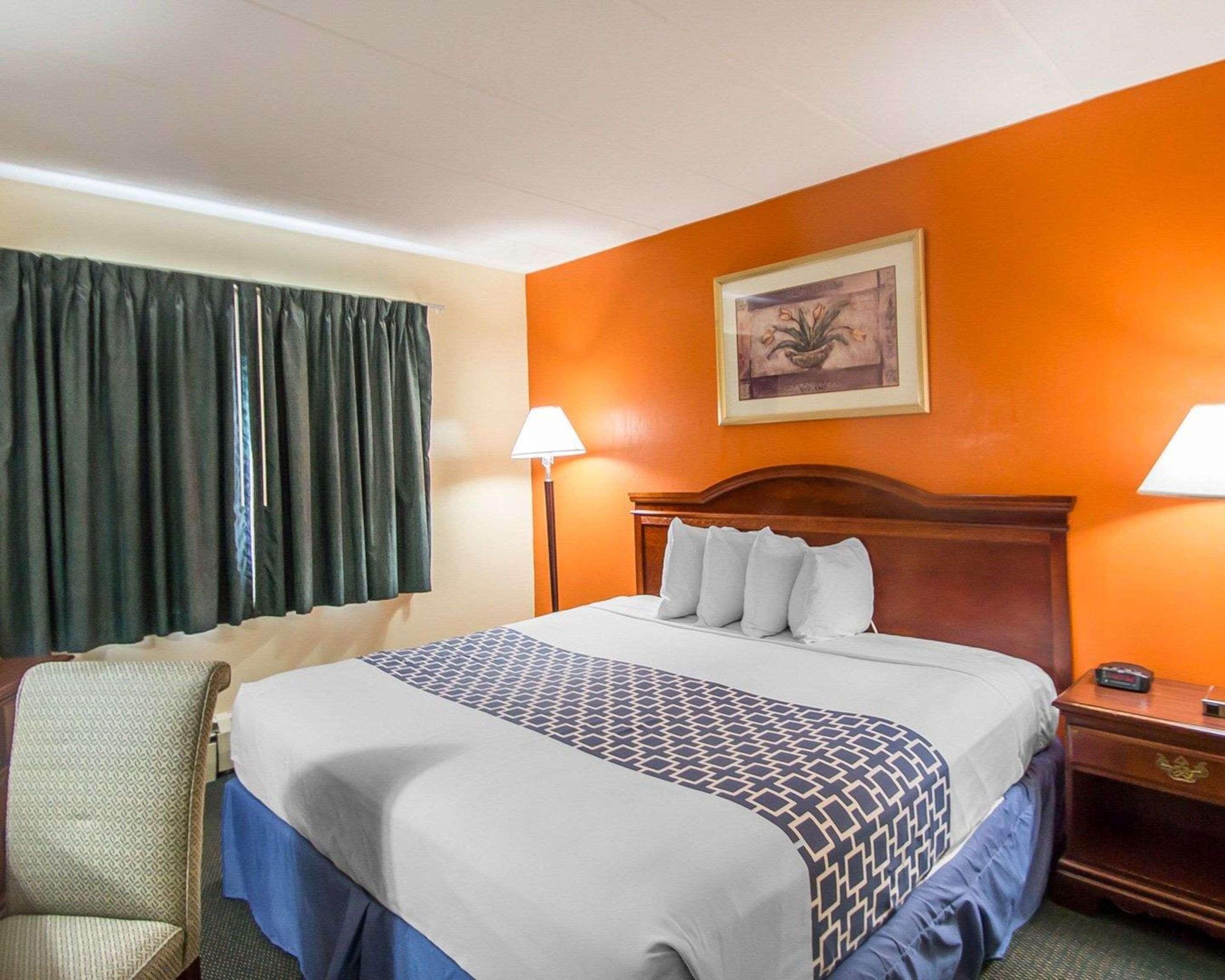 Econo Hospedaje Inn&Suites Airport Windsor Locks Exterior foto