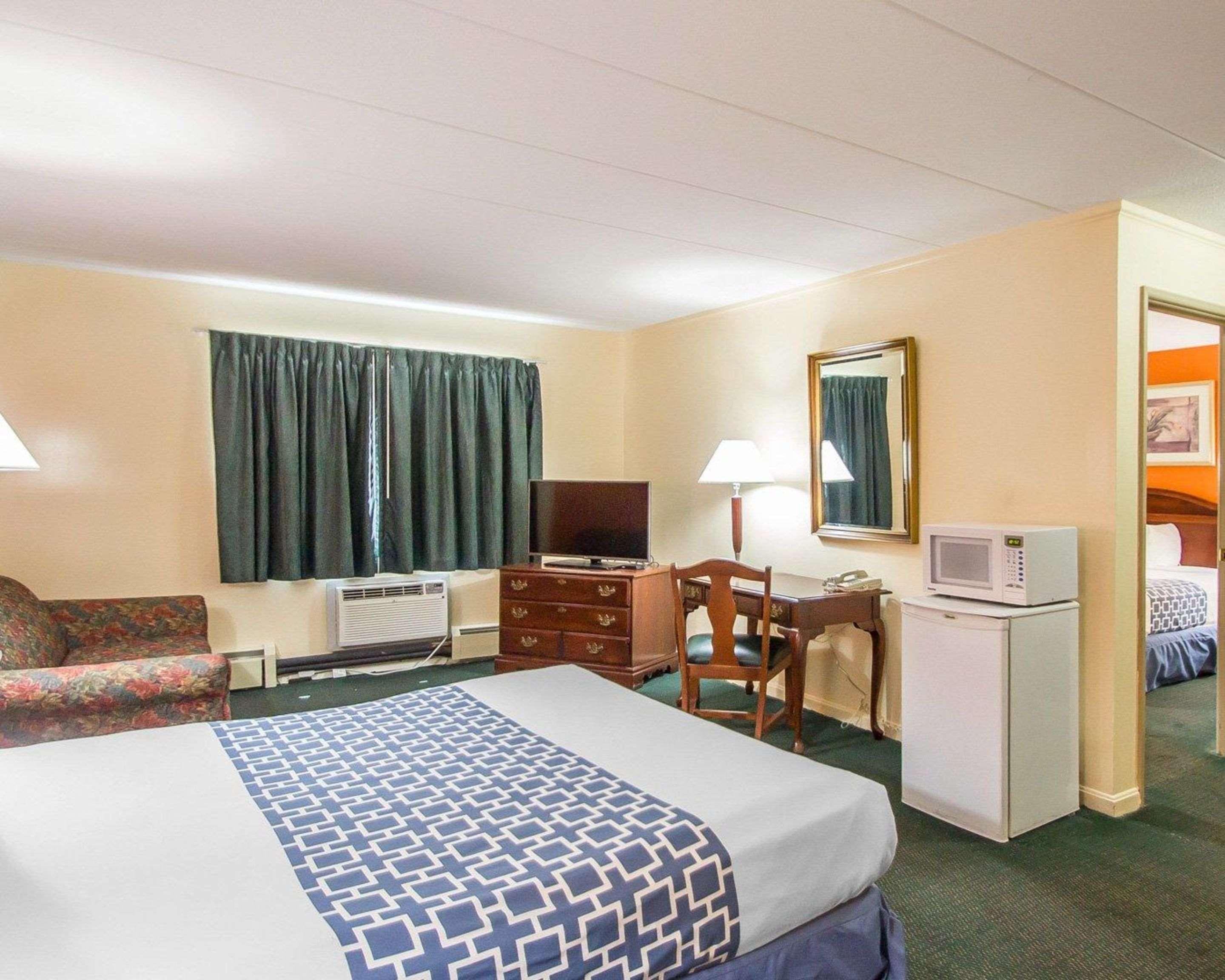 Econo Hospedaje Inn&Suites Airport Windsor Locks Exterior foto